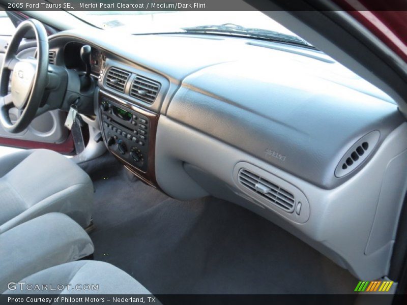 Merlot Pearl Clearcoat / Medium/Dark Flint 2005 Ford Taurus SEL