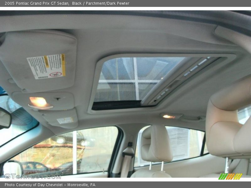 Black / Parchment/Dark Pewter 2005 Pontiac Grand Prix GT Sedan