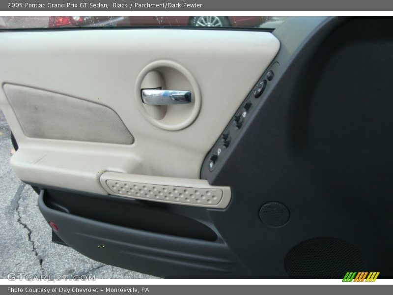 Black / Parchment/Dark Pewter 2005 Pontiac Grand Prix GT Sedan