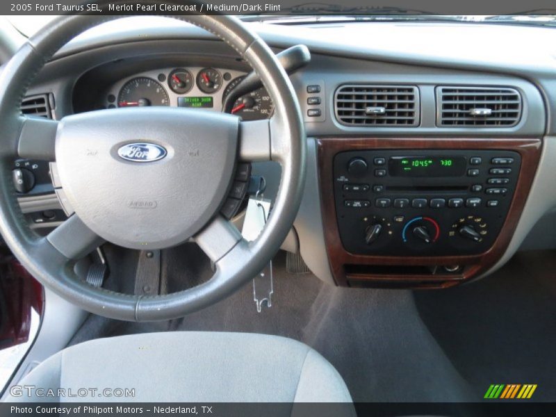 Merlot Pearl Clearcoat / Medium/Dark Flint 2005 Ford Taurus SEL