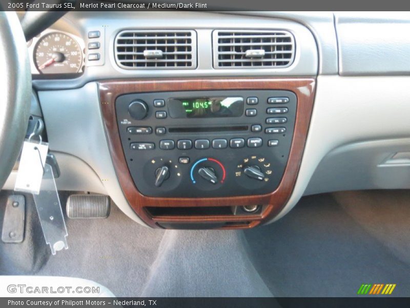 Merlot Pearl Clearcoat / Medium/Dark Flint 2005 Ford Taurus SEL