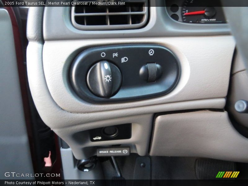 Merlot Pearl Clearcoat / Medium/Dark Flint 2005 Ford Taurus SEL