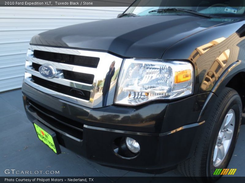 Tuxedo Black / Stone 2010 Ford Expedition XLT