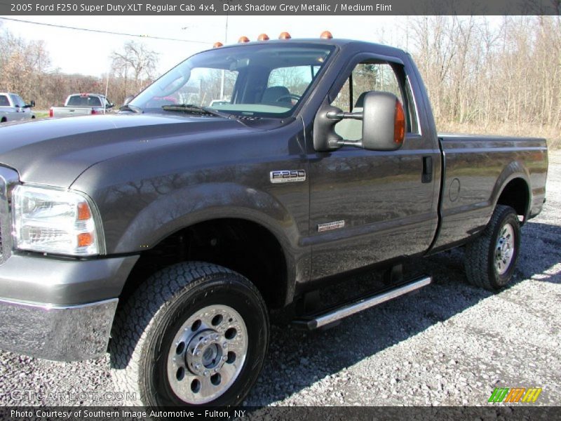 Dark Shadow Grey Metallic / Medium Flint 2005 Ford F250 Super Duty XLT Regular Cab 4x4