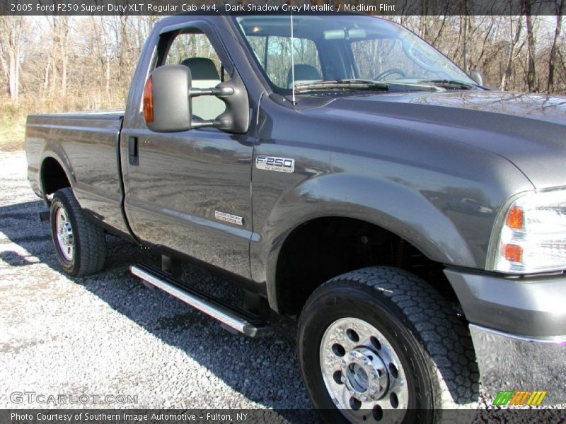 Dark Shadow Grey Metallic / Medium Flint 2005 Ford F250 Super Duty XLT Regular Cab 4x4