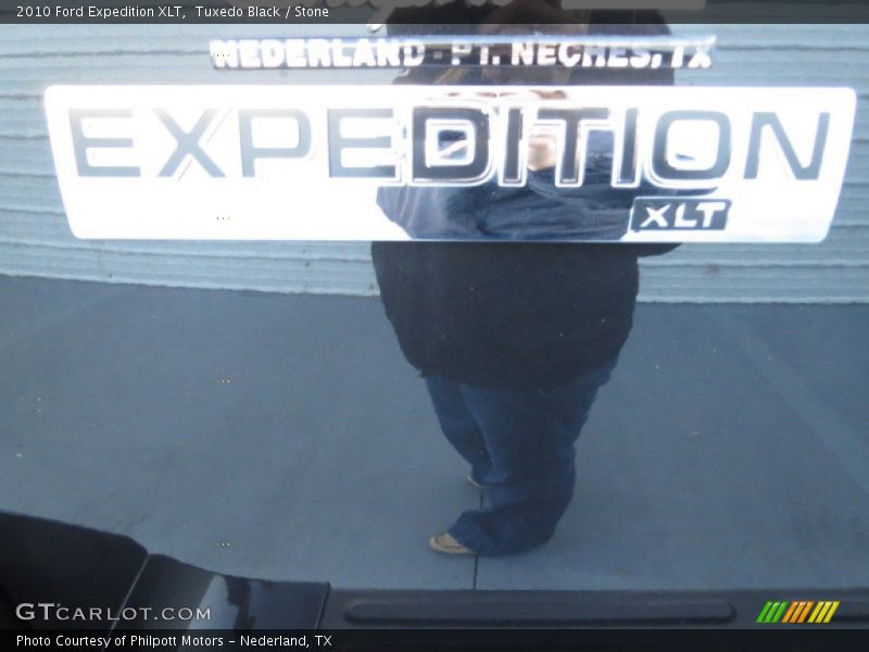 Tuxedo Black / Stone 2010 Ford Expedition XLT