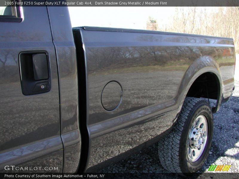 Dark Shadow Grey Metallic / Medium Flint 2005 Ford F250 Super Duty XLT Regular Cab 4x4