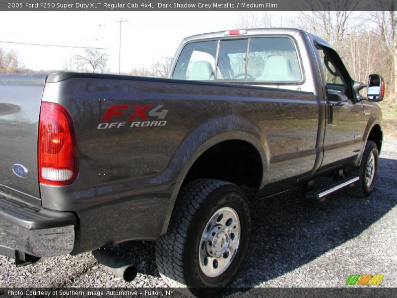 Dark Shadow Grey Metallic / Medium Flint 2005 Ford F250 Super Duty XLT Regular Cab 4x4
