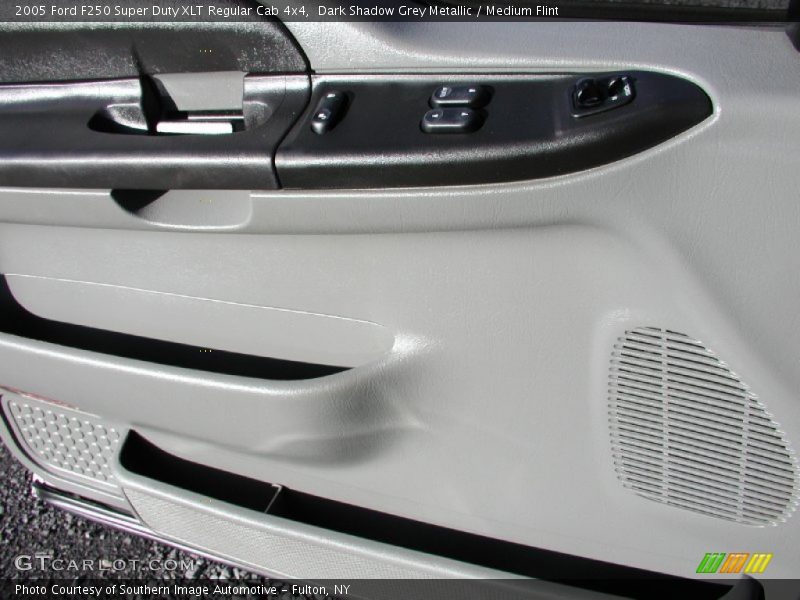 Dark Shadow Grey Metallic / Medium Flint 2005 Ford F250 Super Duty XLT Regular Cab 4x4