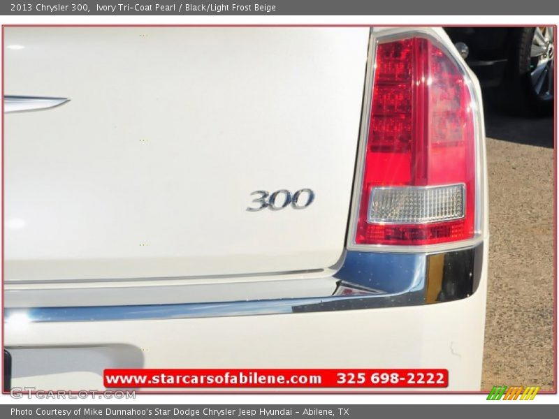 Ivory Tri-Coat Pearl / Black/Light Frost Beige 2013 Chrysler 300