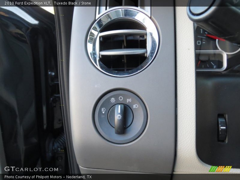 Tuxedo Black / Stone 2010 Ford Expedition XLT