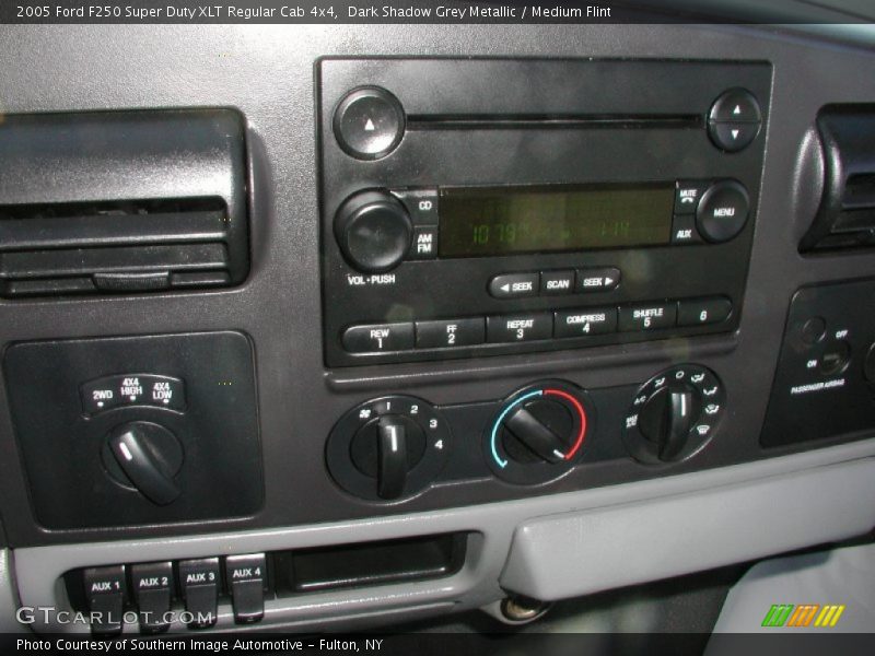 Controls of 2005 F250 Super Duty XLT Regular Cab 4x4