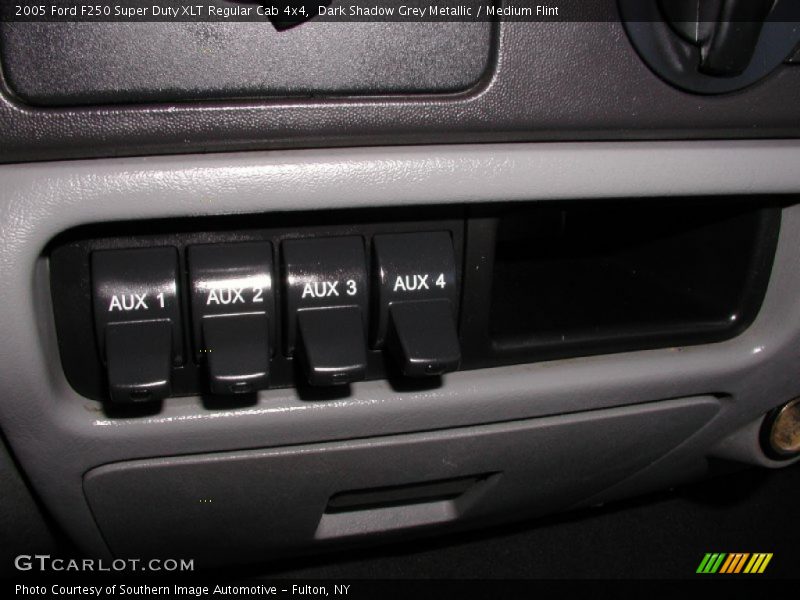 Controls of 2005 F250 Super Duty XLT Regular Cab 4x4