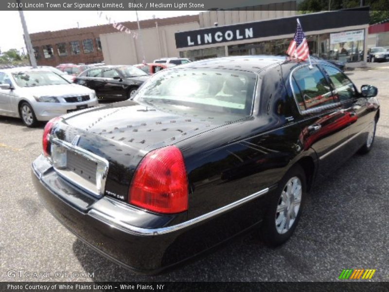 Black / Medium Light Stone 2010 Lincoln Town Car Signature Limited