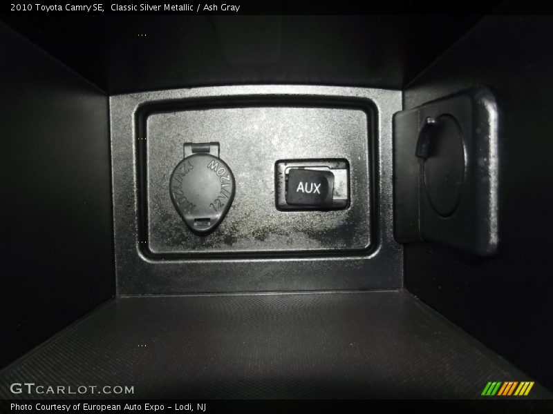 Classic Silver Metallic / Ash Gray 2010 Toyota Camry SE