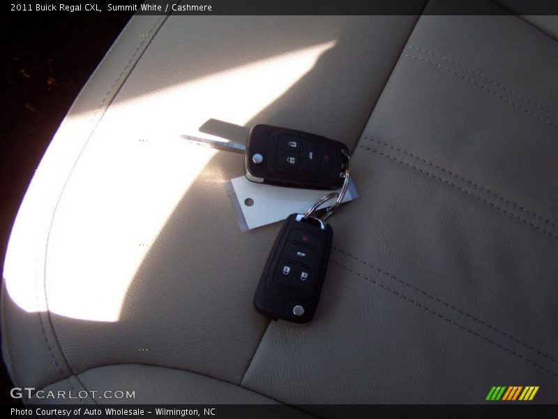Summit White / Cashmere 2011 Buick Regal CXL