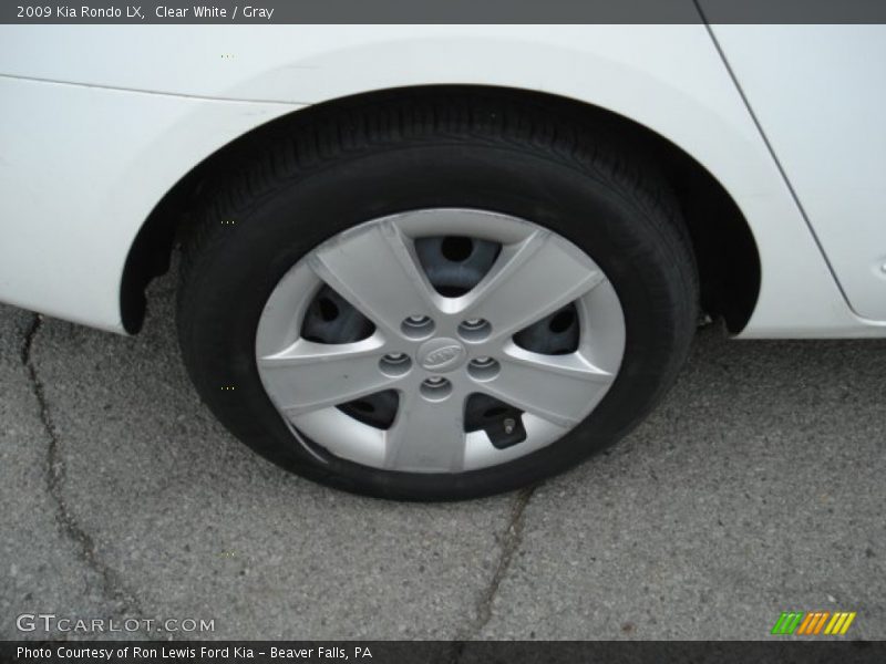 Clear White / Gray 2009 Kia Rondo LX