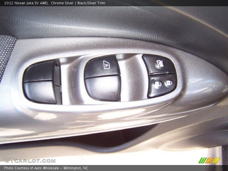 Chrome Silver / Black/Silver Trim 2012 Nissan Juke SV AWD