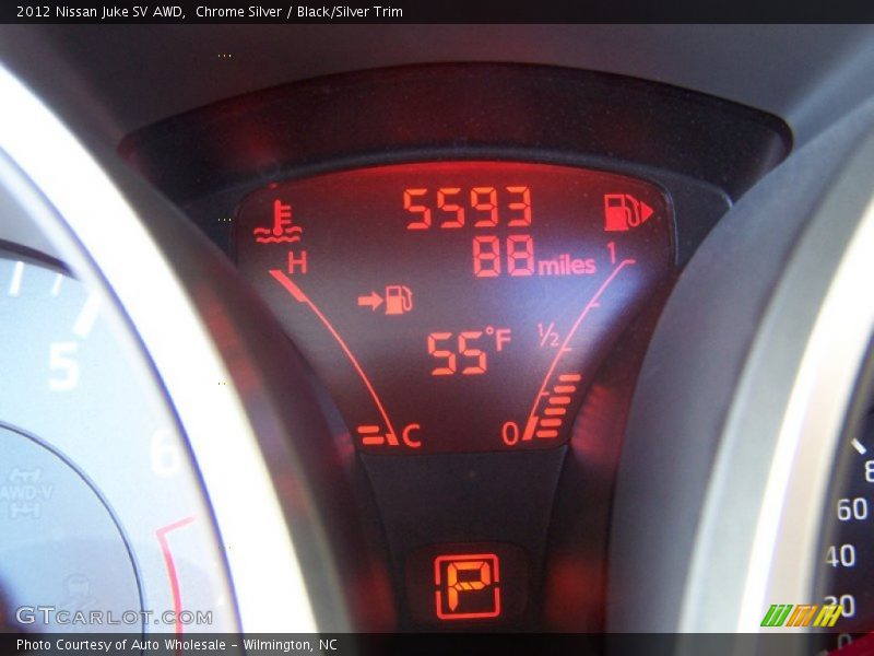 Chrome Silver / Black/Silver Trim 2012 Nissan Juke SV AWD