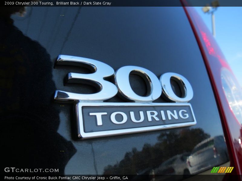 Brilliant Black / Dark Slate Gray 2009 Chrysler 300 Touring