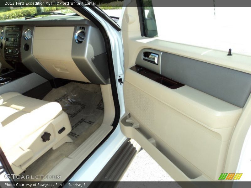 Oxford White / Camel 2012 Ford Expedition XLT
