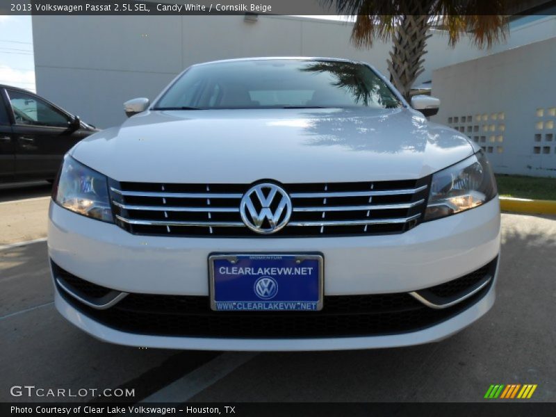 Candy White / Cornsilk Beige 2013 Volkswagen Passat 2.5L SEL