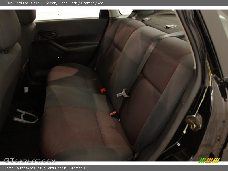Pitch Black / Charcoal/Red 2005 Ford Focus ZX4 ST Sedan