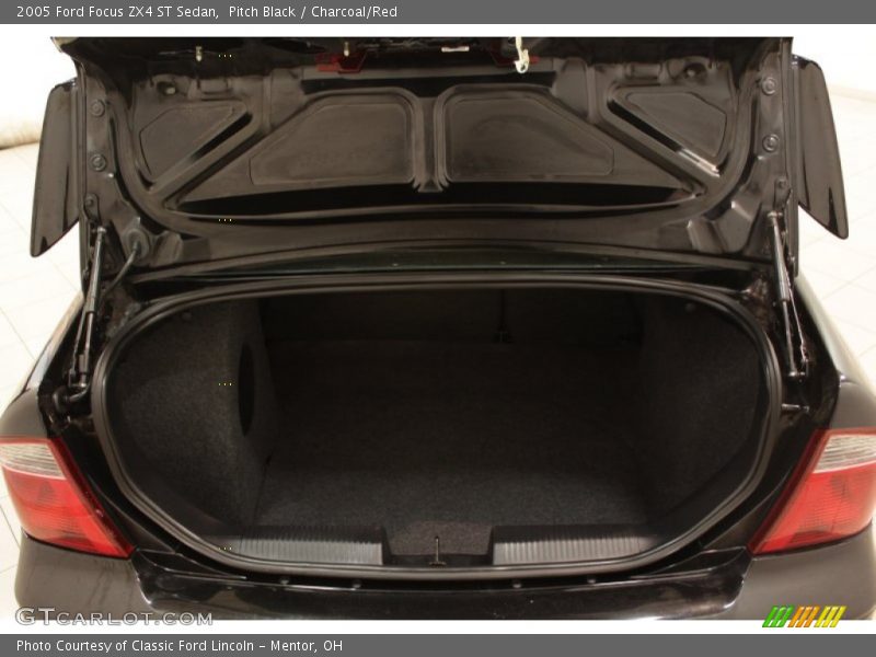  2005 Focus ZX4 ST Sedan Trunk