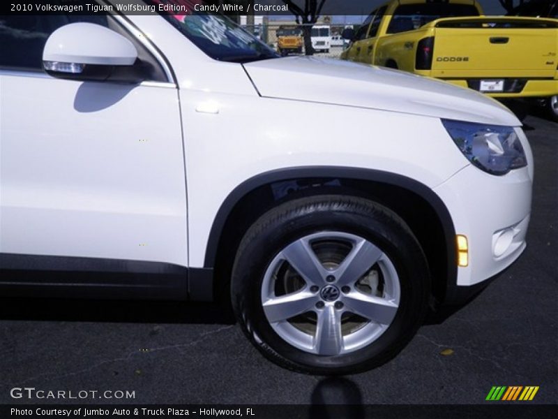 Candy White / Charcoal 2010 Volkswagen Tiguan Wolfsburg Edition