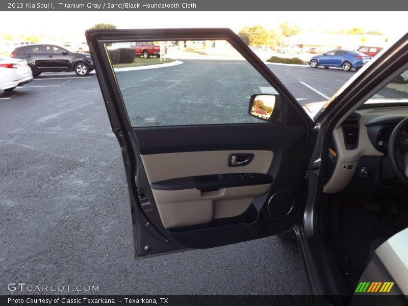 Titanium Gray / Sand/Black Houndstooth Cloth 2013 Kia Soul !