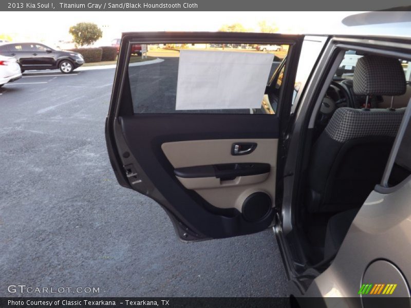 Titanium Gray / Sand/Black Houndstooth Cloth 2013 Kia Soul !