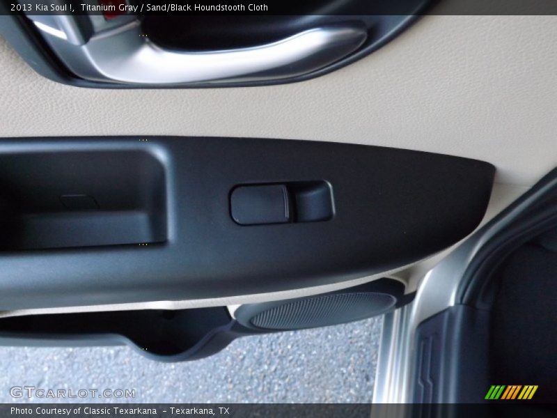 Titanium Gray / Sand/Black Houndstooth Cloth 2013 Kia Soul !