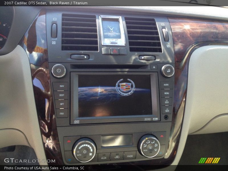 Controls of 2007 DTS Sedan