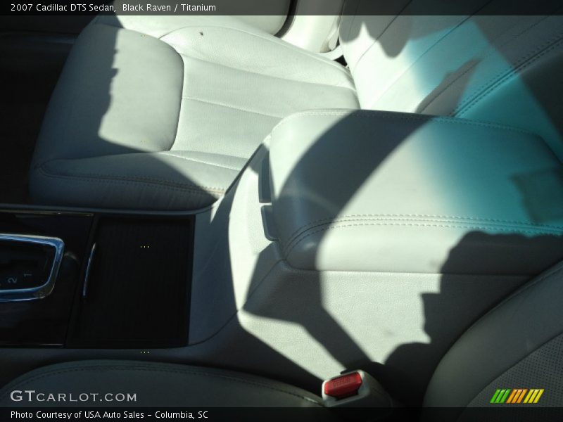 Black Raven / Titanium 2007 Cadillac DTS Sedan