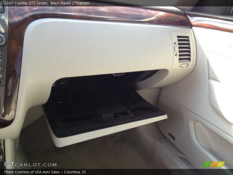 Black Raven / Titanium 2007 Cadillac DTS Sedan