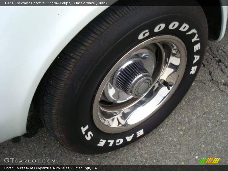 Classic White / Black 1971 Chevrolet Corvette Stingray Coupe
