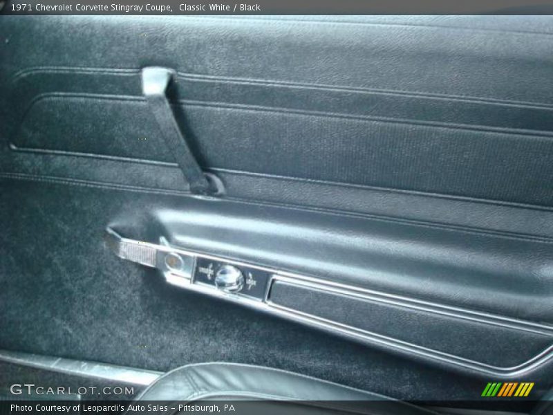 Classic White / Black 1971 Chevrolet Corvette Stingray Coupe