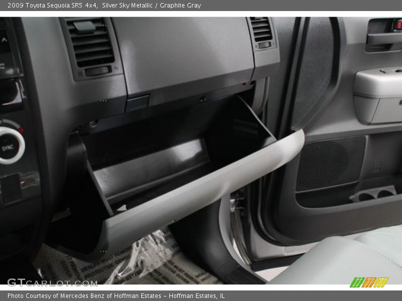 Silver Sky Metallic / Graphite Gray 2009 Toyota Sequoia SR5 4x4