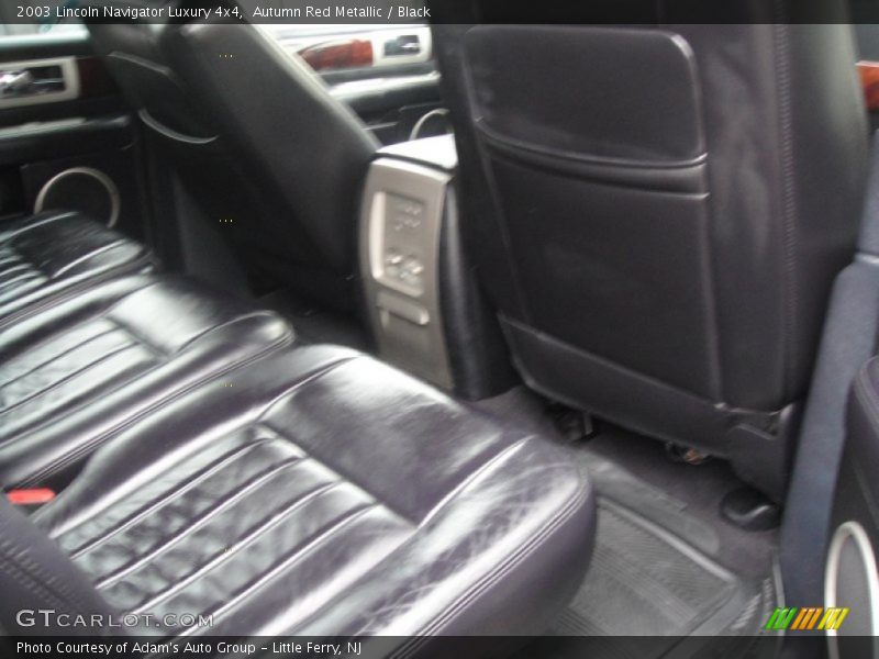 Autumn Red Metallic / Black 2003 Lincoln Navigator Luxury 4x4