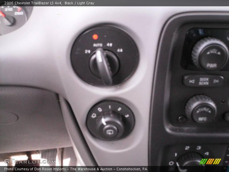 Black / Light Gray 2006 Chevrolet TrailBlazer LS 4x4