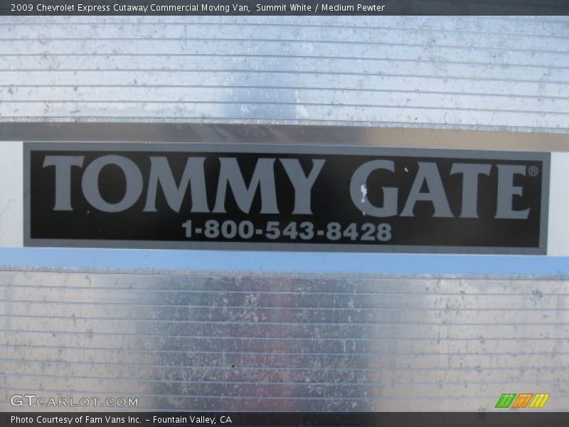 Summit White / Medium Pewter 2009 Chevrolet Express Cutaway Commercial Moving Van