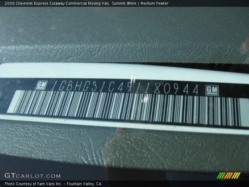 Summit White / Medium Pewter 2009 Chevrolet Express Cutaway Commercial Moving Van