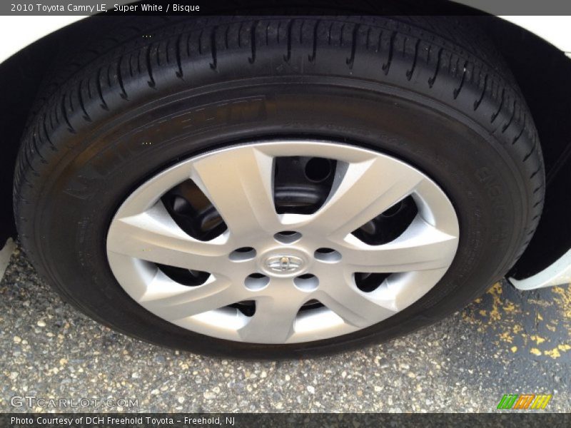 Super White / Bisque 2010 Toyota Camry LE