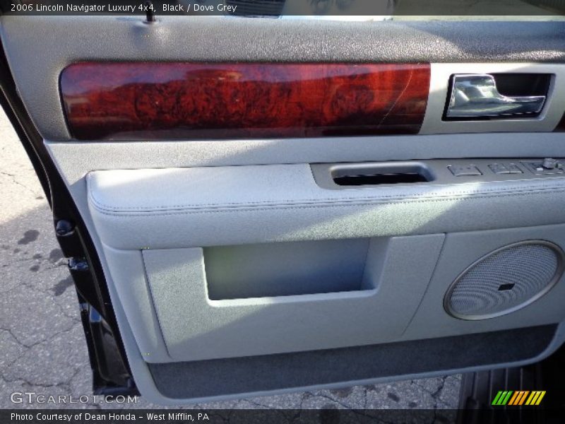 Black / Dove Grey 2006 Lincoln Navigator Luxury 4x4