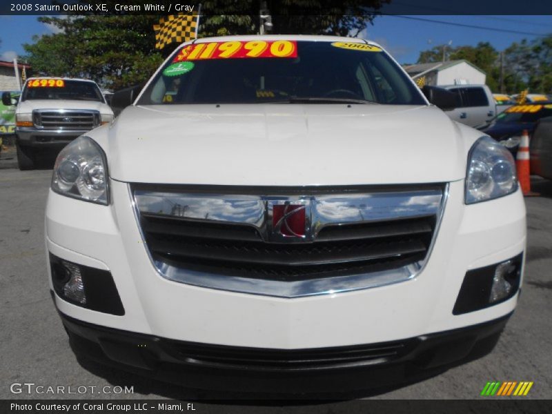 Cream White / Gray 2008 Saturn Outlook XE