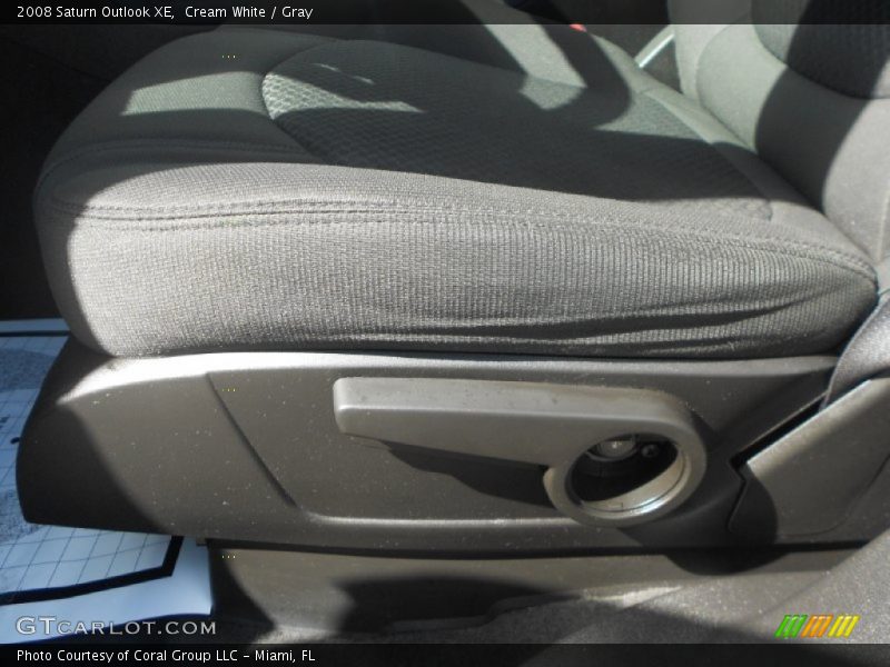 Cream White / Gray 2008 Saturn Outlook XE
