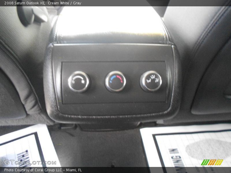 Cream White / Gray 2008 Saturn Outlook XE