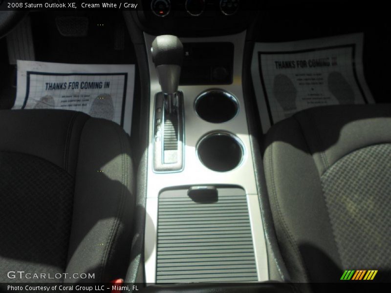 Cream White / Gray 2008 Saturn Outlook XE