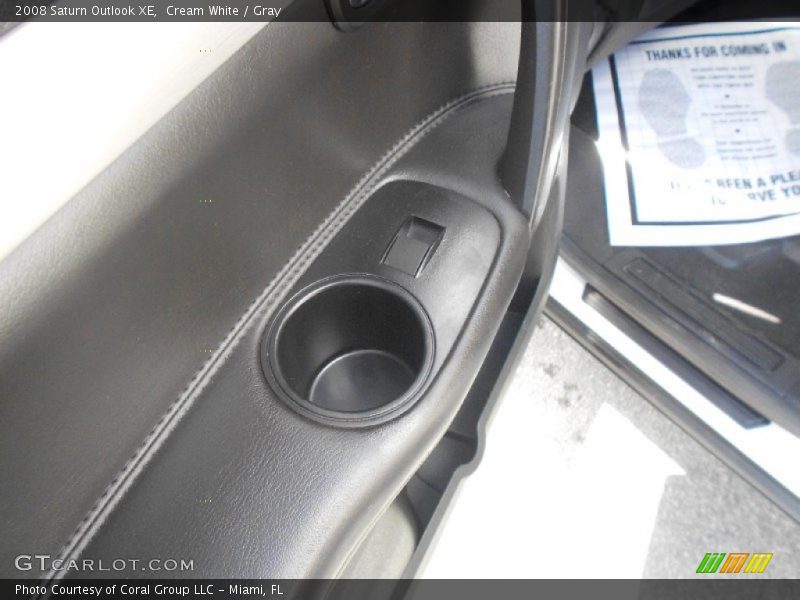 Cream White / Gray 2008 Saturn Outlook XE