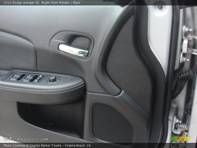 Bright Silver Metallic / Black 2012 Dodge Avenger SE